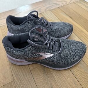 Brooks Women's Adrenaline GTS 21 Running Shoes - Gray, barely used